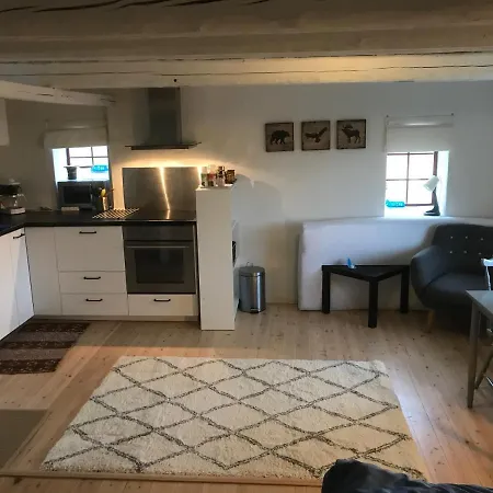 Tinggaarden Bed & Breakfast *